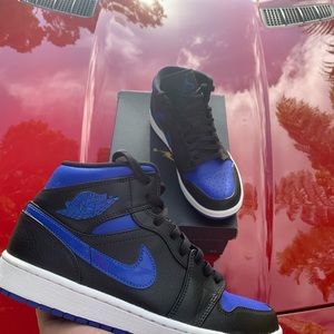 Jordan retro 1 mid
